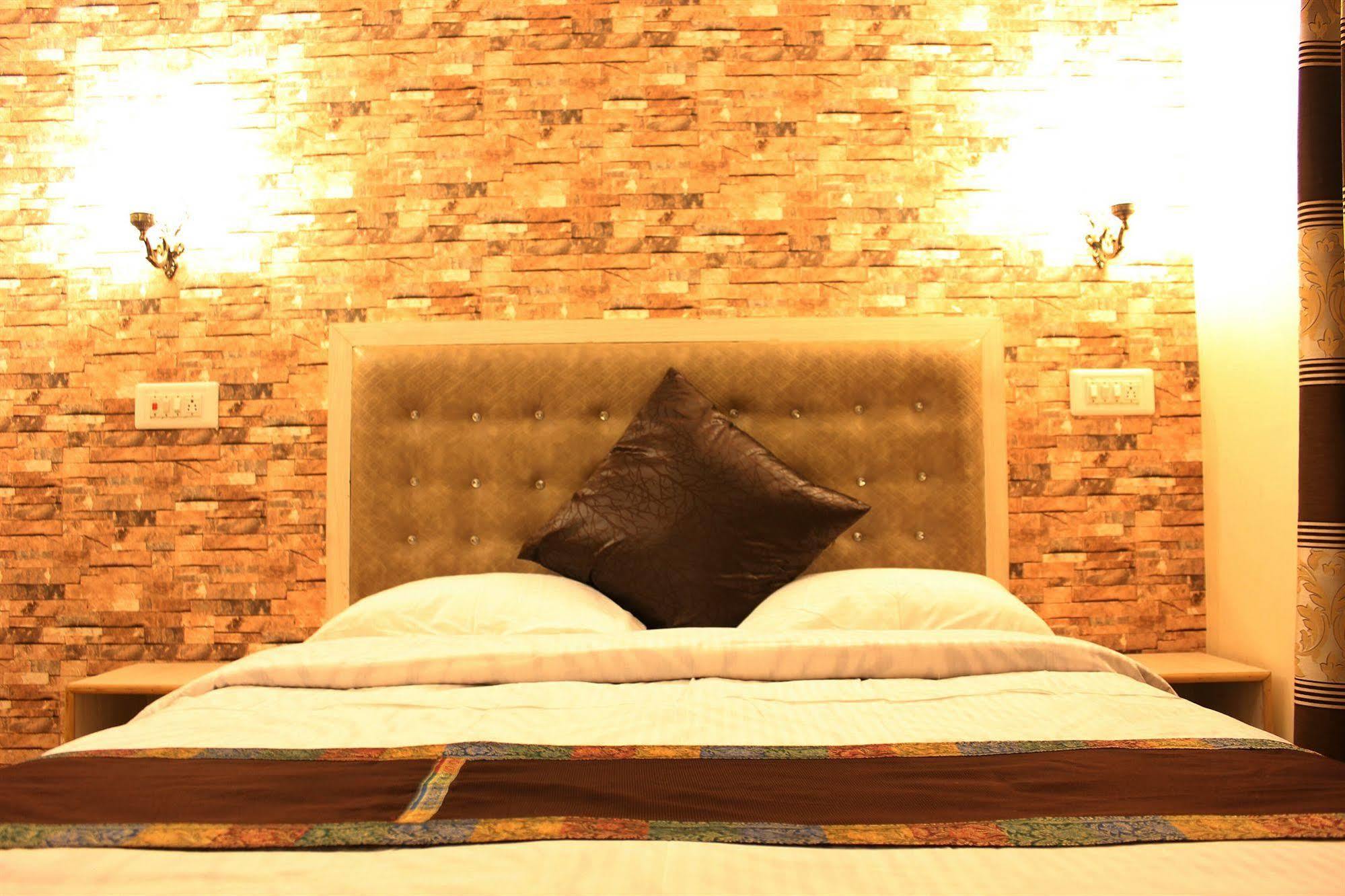 Hotel Walisons Resorts Srīnagar Eksteriør billede